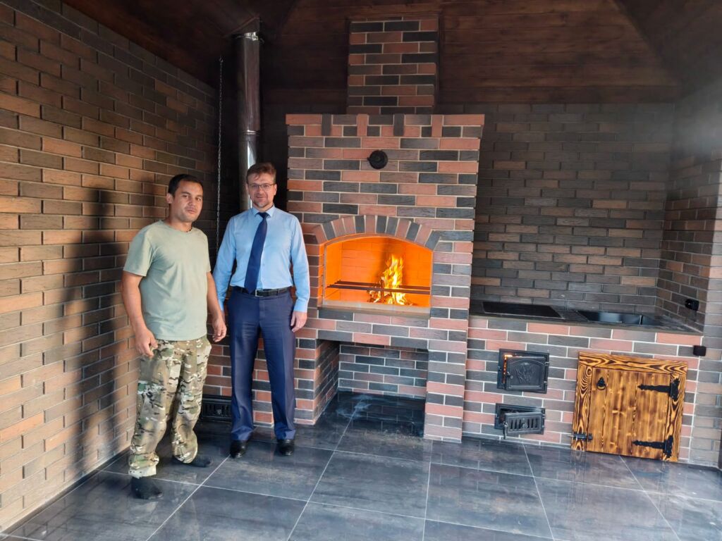 Кладка угловой печи под казан с отделкой гранитом