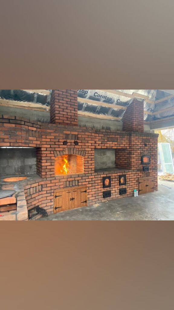Барбекю комплекс из облицовочного кирпича в беседке